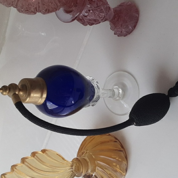 3 Vintage PERFUME BOTTLES - Picture 2 of 4